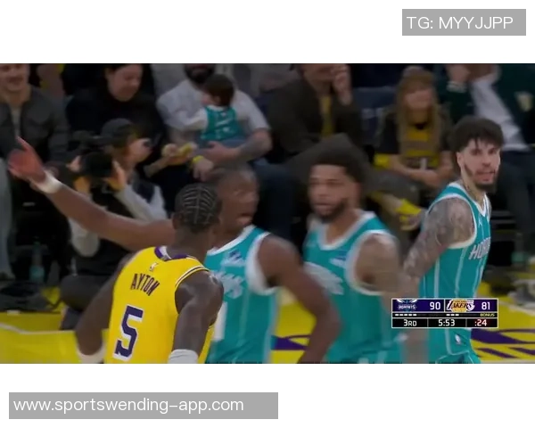 拉梅洛鲍尔因不文明手势被罚款三万五千美元引发热议